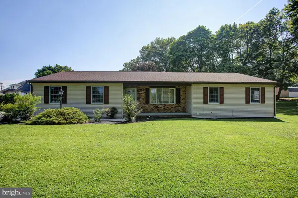 11 S 3rd St, DILLSBURG, PA 17019