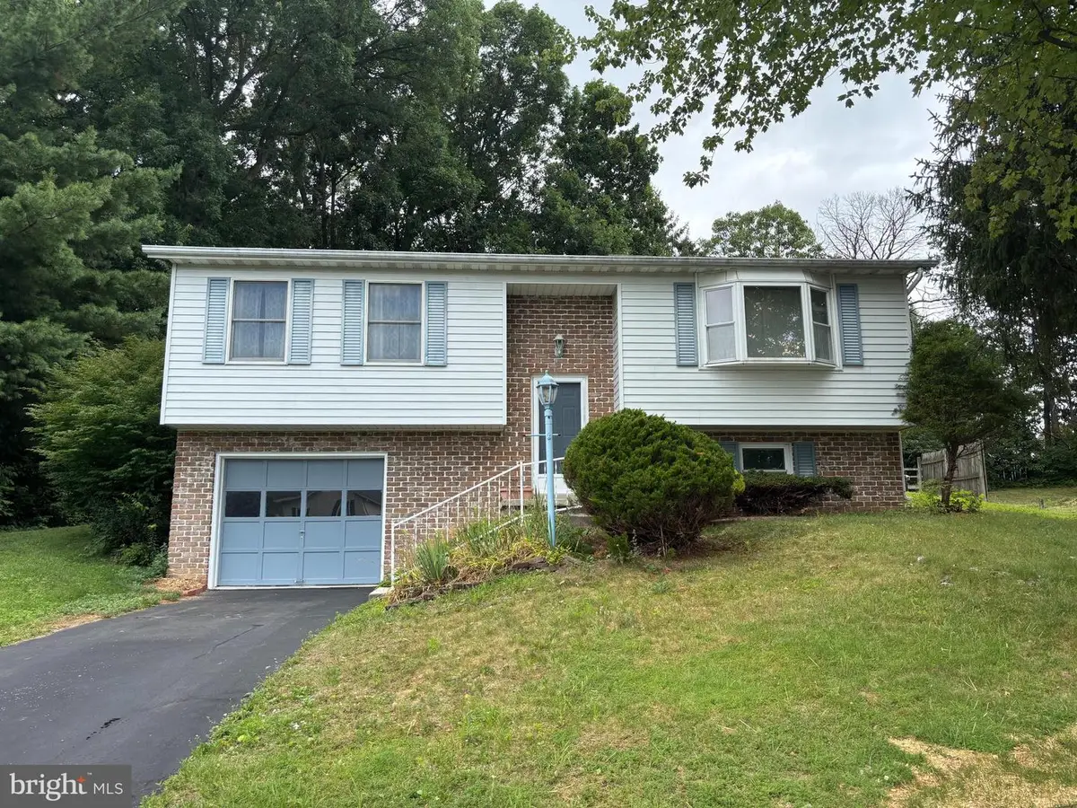 17 Marie Dr, Hanover, PA 17331 - #1