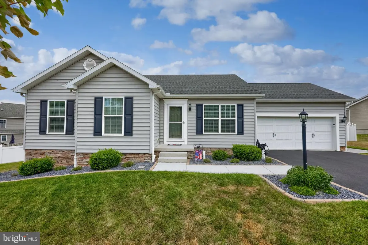 226 N Alpine Dr, York, PA 17408 - #1