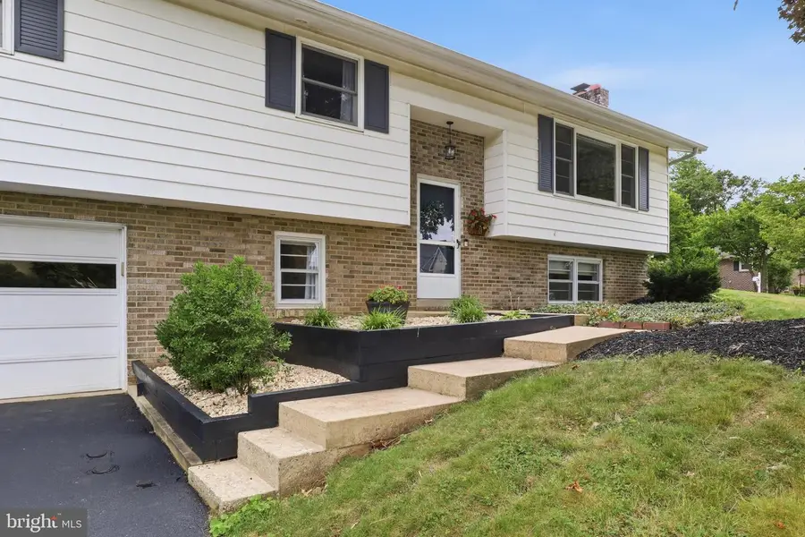 137 Ridgefield Dr, York, PA 17403 - #3