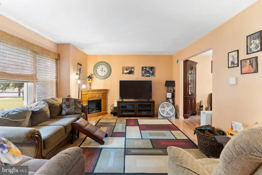 109 Yellow Breeches Dr, Camp Hill, PA 17011 - #2