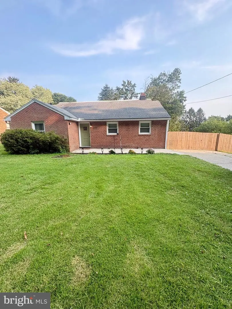 2166 Ridgewood Rd, York, PA 17406 - #1