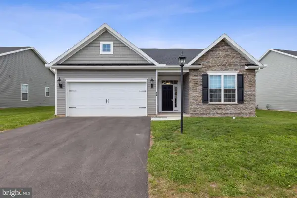 299 Edie Cir #114, STEWARTSTOWN, PA 17363