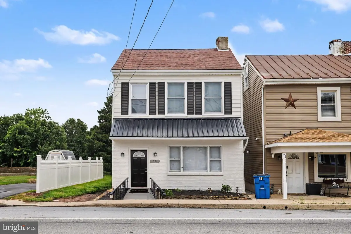 19 S York St, Etters, PA 17319 - #1