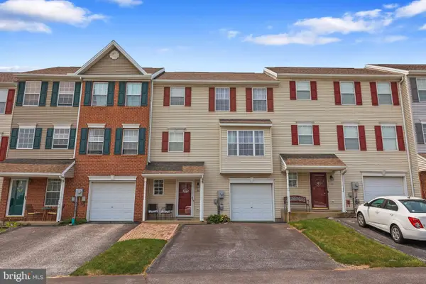 180 Country Ridge Dr, RED LION, PA 17356