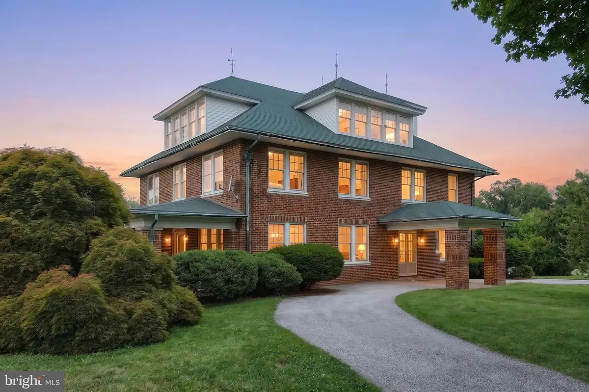 41 W Main St, Fawn Grove, PA 17321 - #1