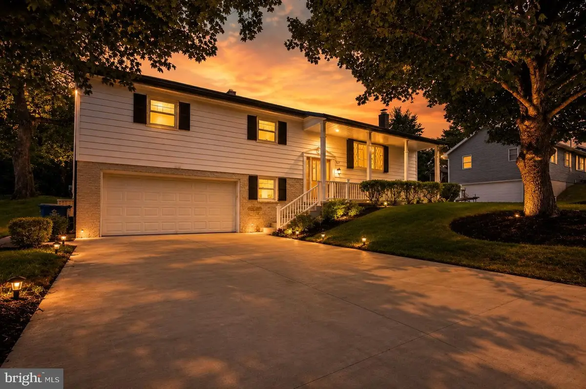 327 S Duke St, York, PA 17403 - #1