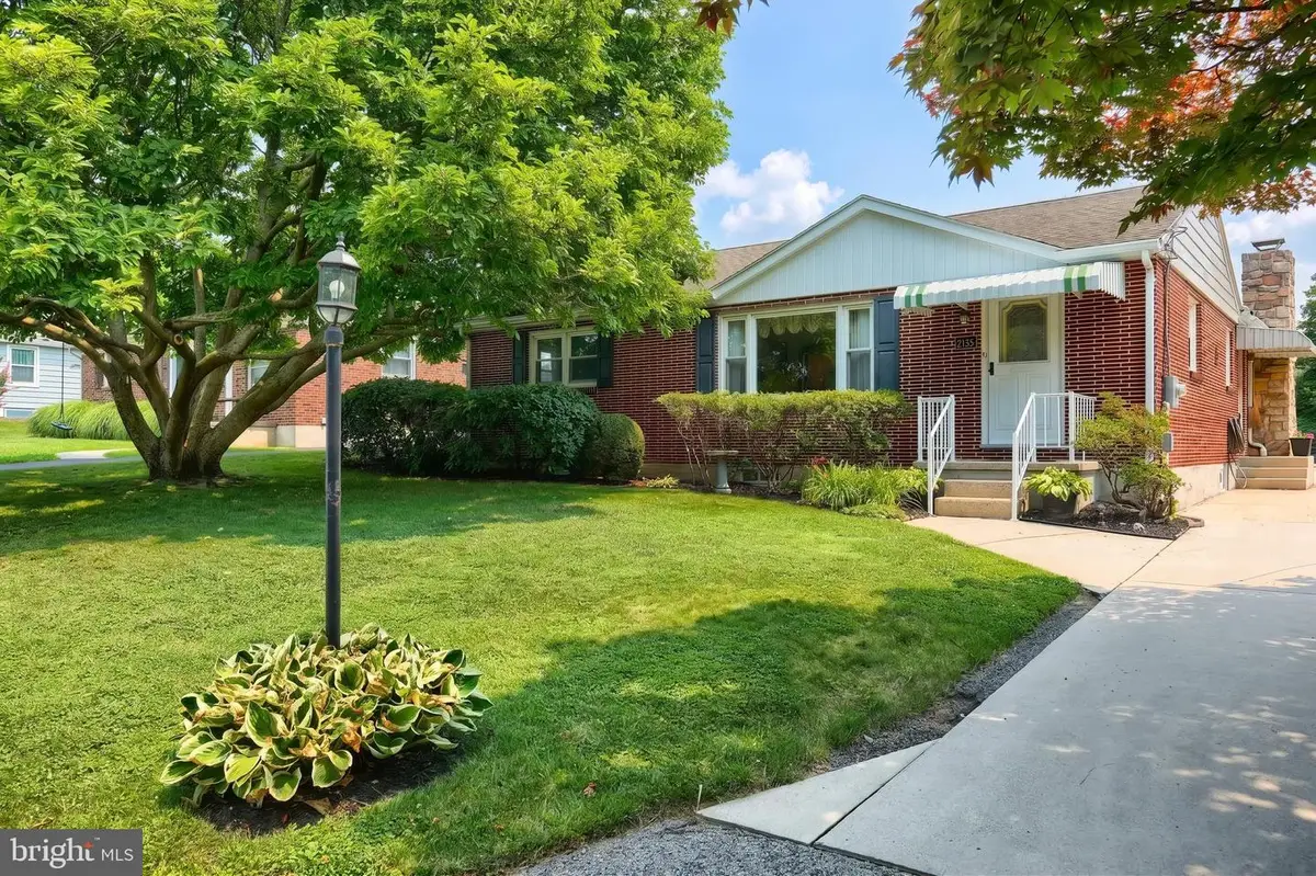 2135 Pleasant View Dr, York, PA 17406 - #1