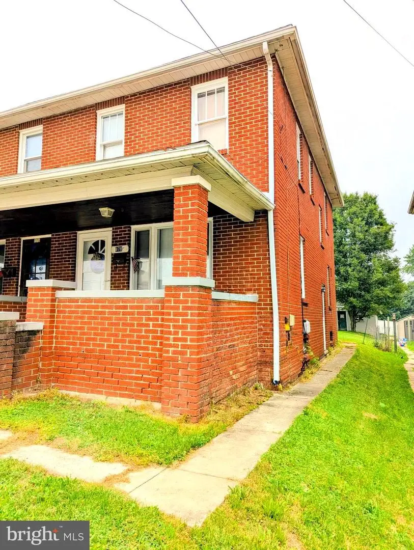 878-1/2 York St, Hanover, PA 17331 - #1