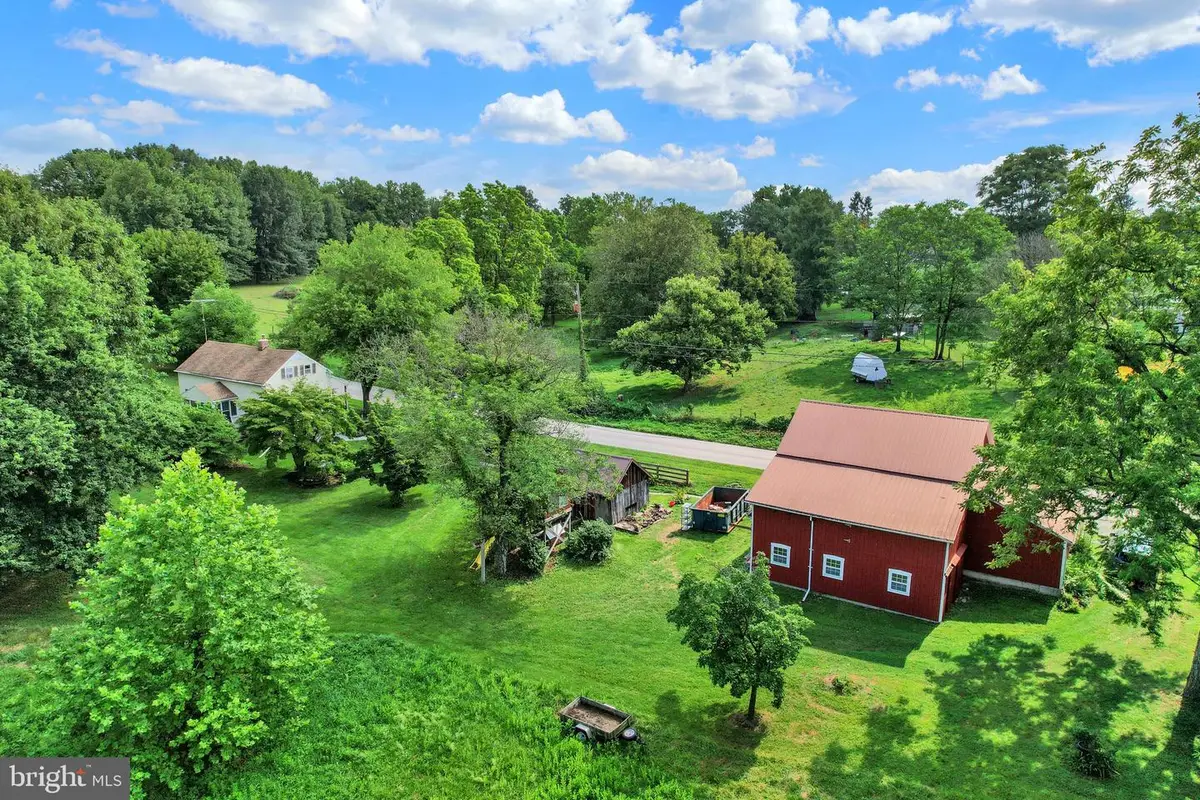886 Menges Mills Rd, Spring Grove, PA 17362 - #1