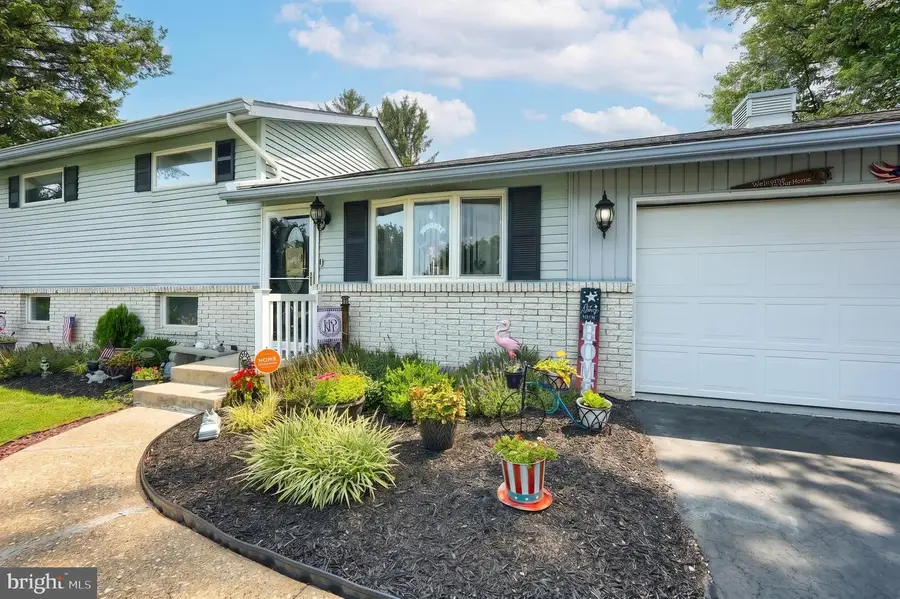 345 Canary Cir, York, PA 17404 - #3