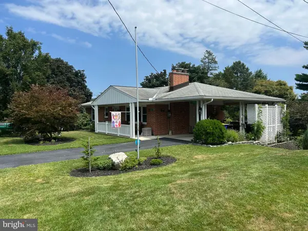 502 Bowman Ave, LEWISBERRY, PA 17339