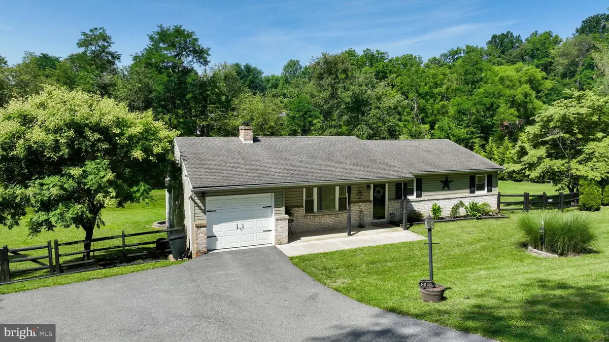888 Country Ln, York, PA 17406 - #1