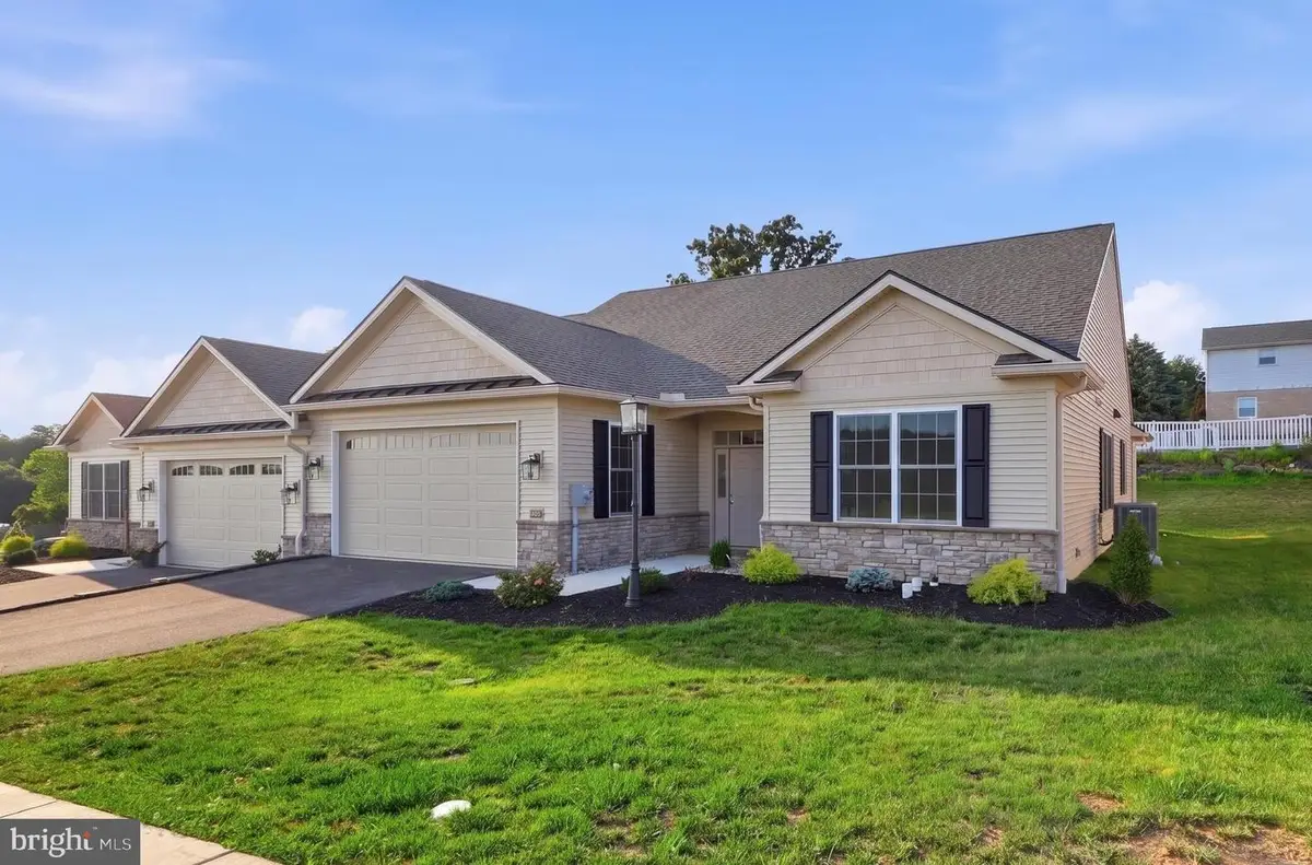 620 Bluff Stone Dr, York, PA 17402 - #1