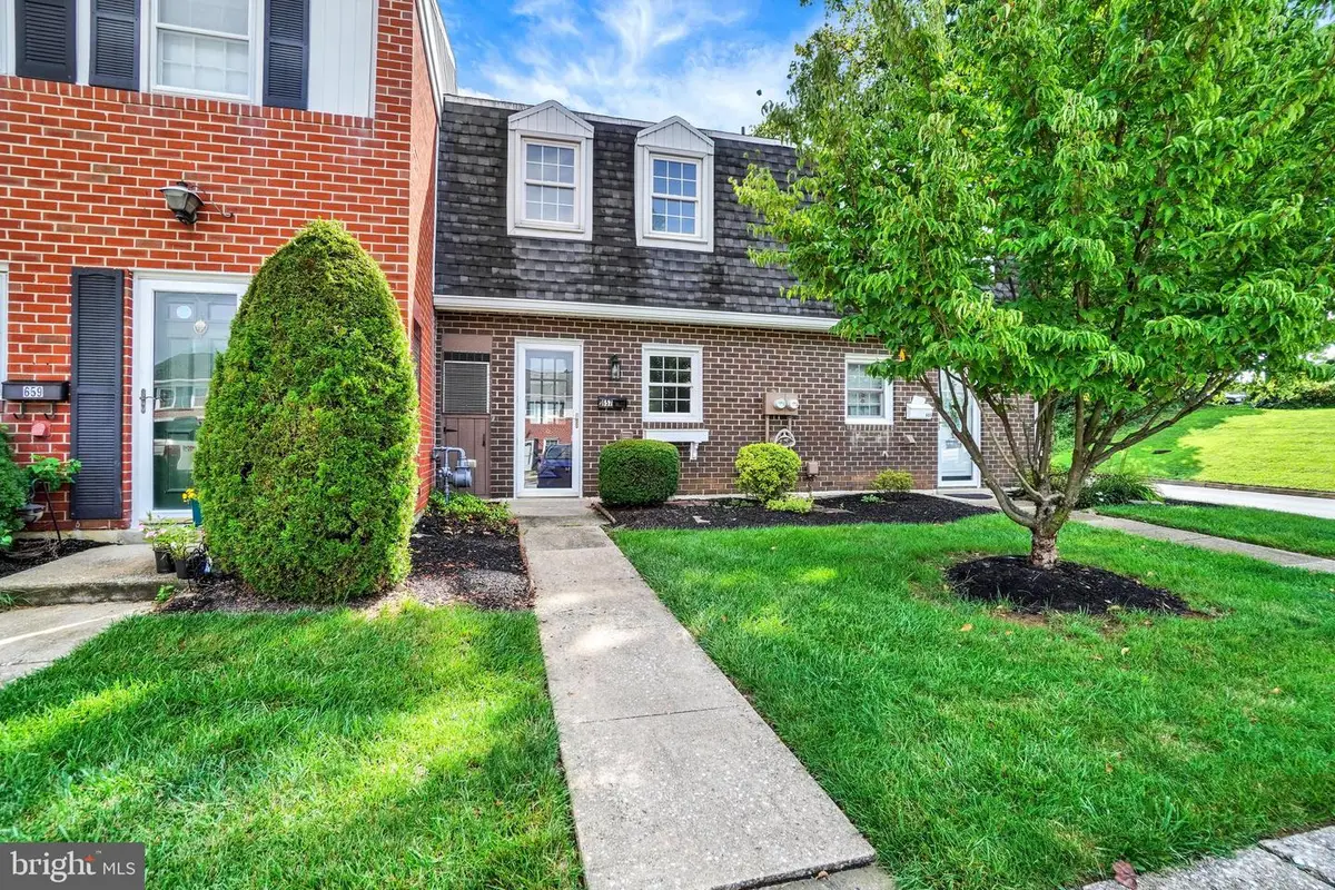 657 Colony Dr, York, PA 17404 - #1