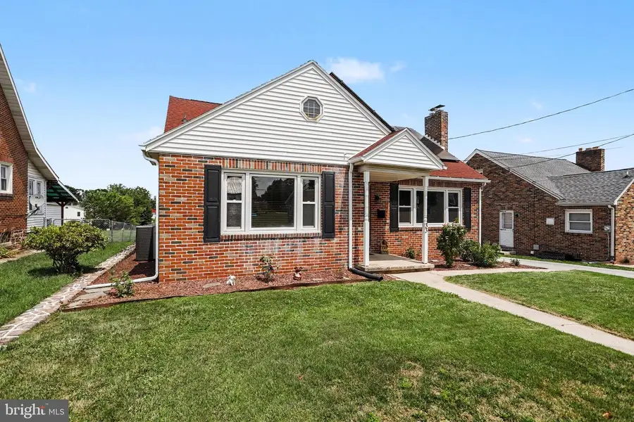 33 N Queen St, Dover, PA 17315 - #3