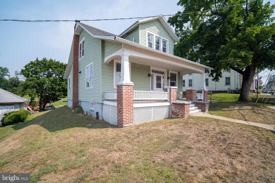 33 W Maple St, East Prospect, PA 17317 - #2