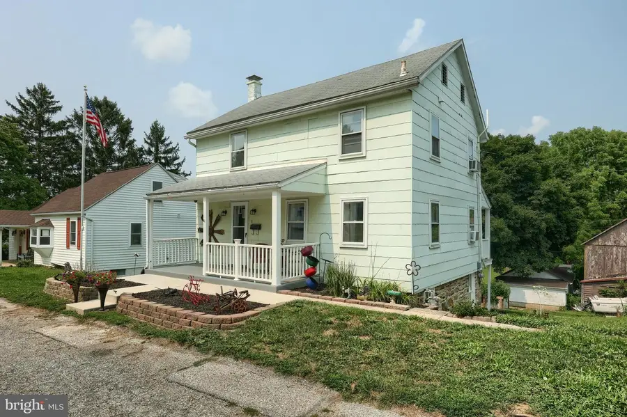 81 W Pennsylvania Ave, Yoe, PA 17313 - #3