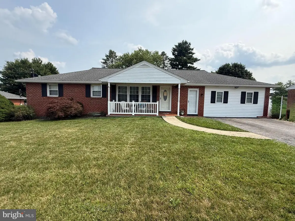 116 E Clearview Dr, Shrewsbury, PA 17361 - #1