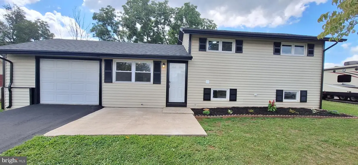 3140 Lark Dr, York, PA 17404 - #1