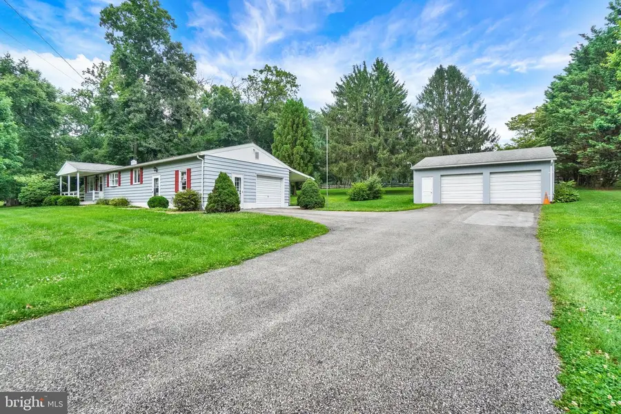 13079 Center Rd, Stewartstown, PA 17363 - #2