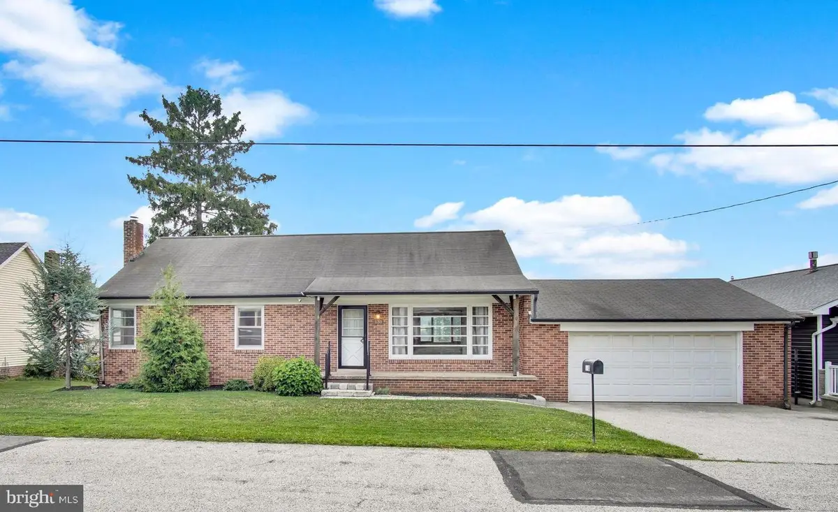 130 W Highland Ave, Spring Grove, PA 17362 - #1