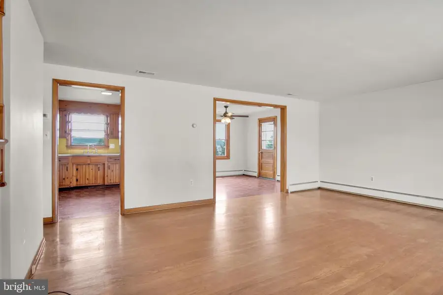 130 W Highland Ave, Spring Grove, PA 17362 - #3