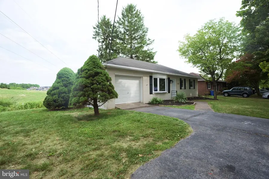1020 Hanover Rd, York, PA 17408 - #3