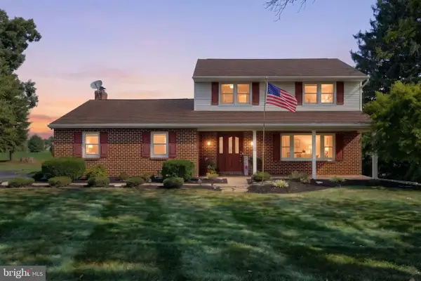 1990 Brian Ln, YORK, PA 17404