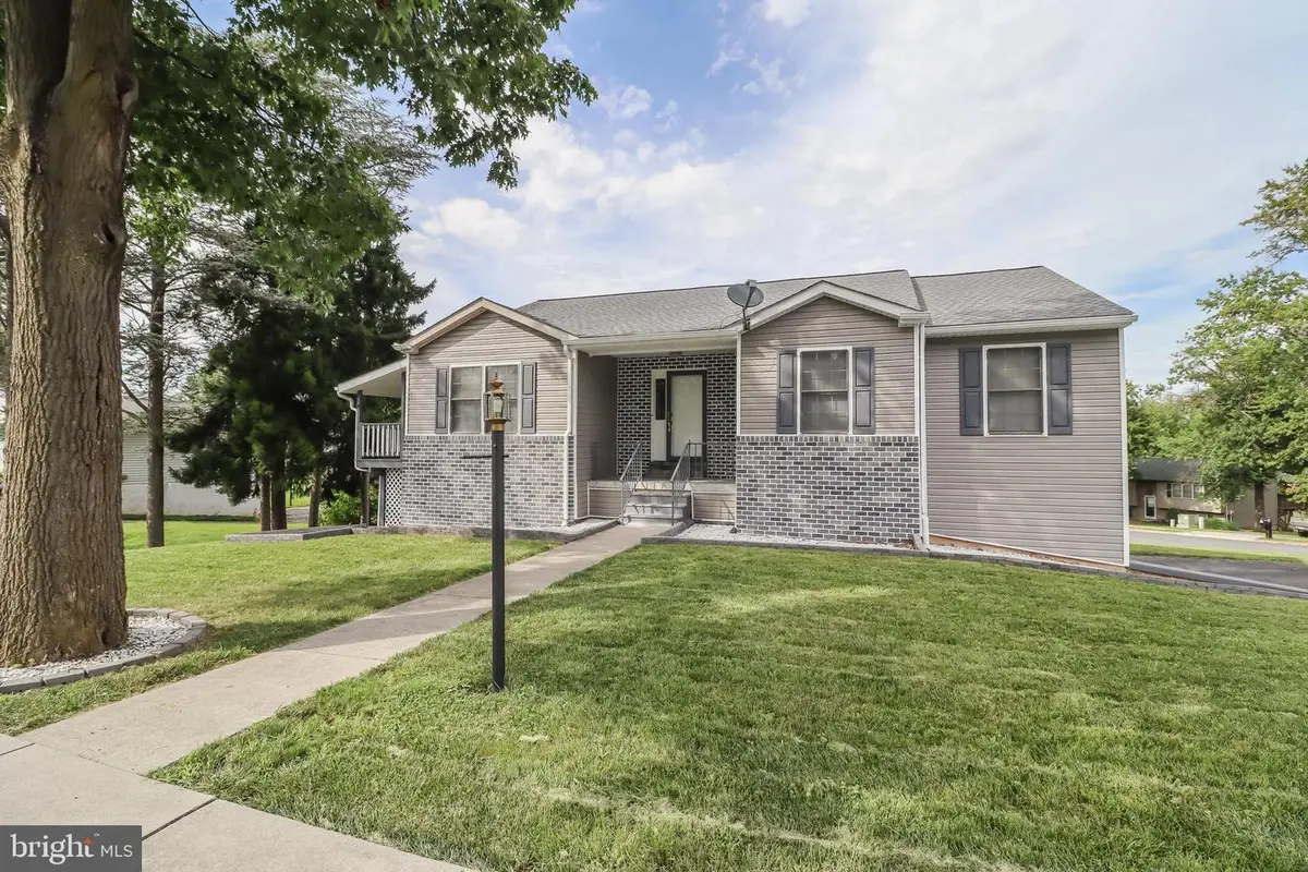75 S Poplar St, Manchester, PA 17345 - #1