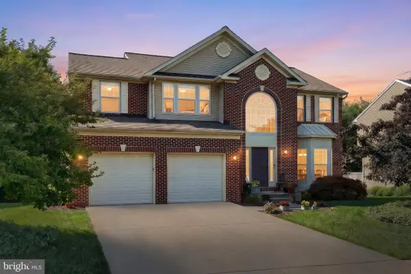1065 Stone Gate Dr, YORK, PA 17406