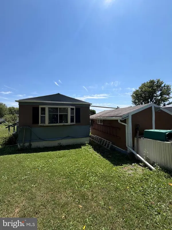 427 Waldorf Dr, YORK, PA 17404