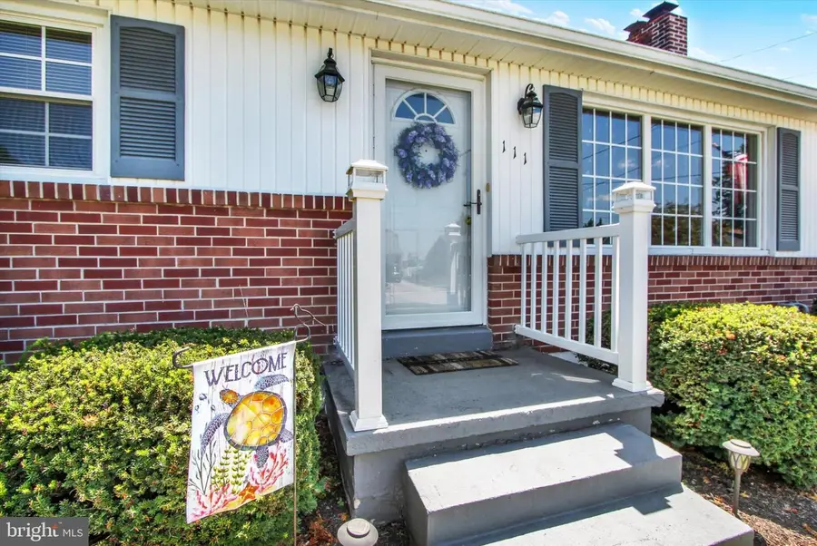 111 N 6th St, Mount Wolf, PA 17347 - #2