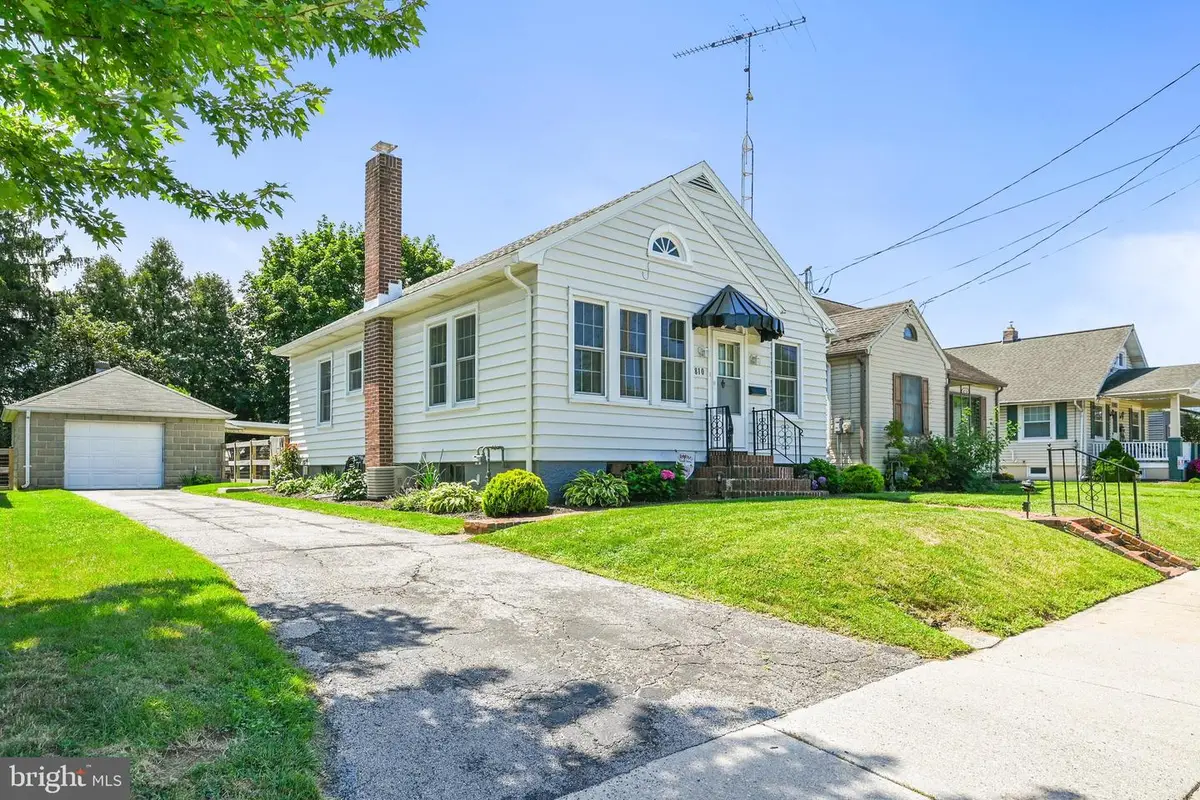 810 W Middle St, Hanover, PA 17331 - #1