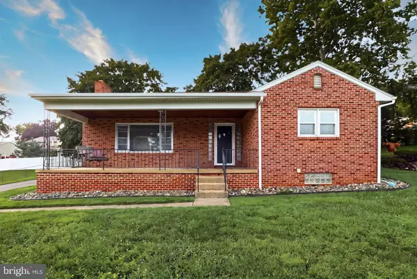 520 Woodland View Dr, YORK, PA 17406