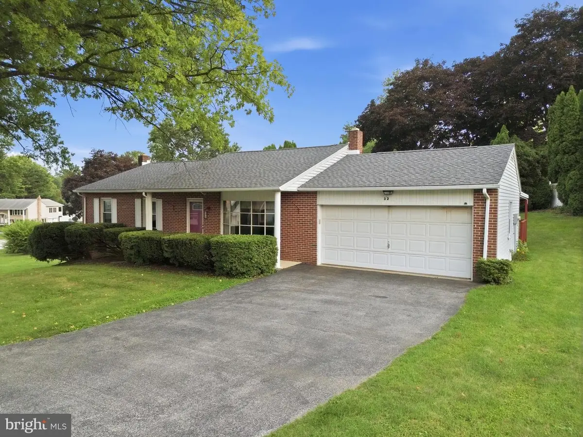 32 Strassburg Cir, Shrewsbury, PA 17361 - #1