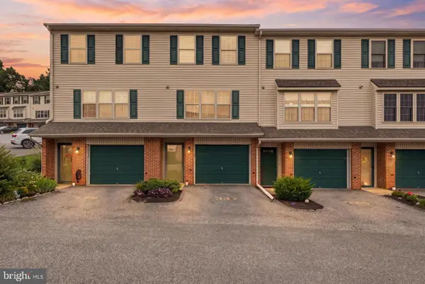 337 Country Club Rd #8, RED LION, PA 17356