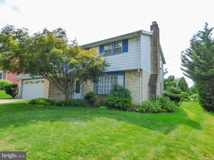 410 Folkstone Ct, York, PA 17402 - #2