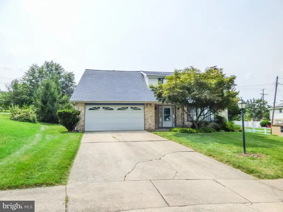 410 Folkstone Ct, York, PA 17402 - #3