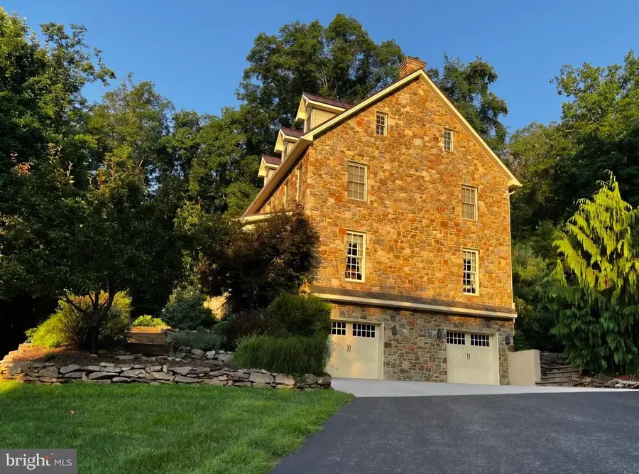 1278 Glatco Lodge Rd, Hanover, PA 17331 - #2