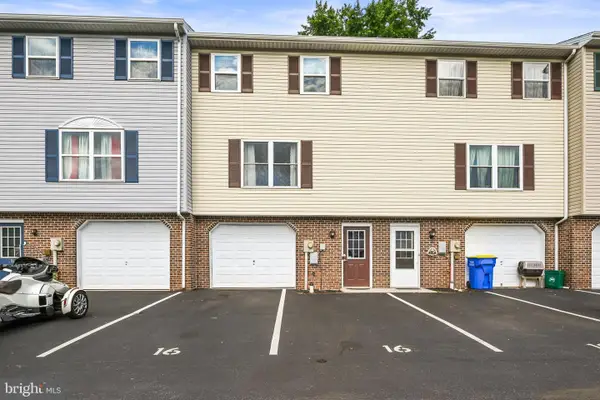 16 Pine Dr, MANCHESTER, PA 17345