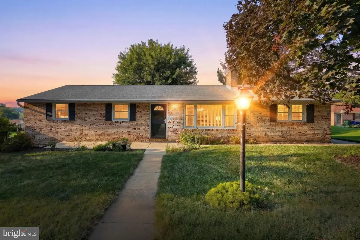 655 Skyview Dr, York, PA 17406 - #1