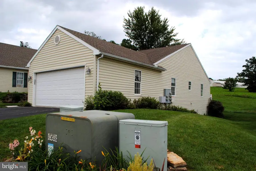 289 Winners Circle Dr, Red Lion, PA 17356 - #2