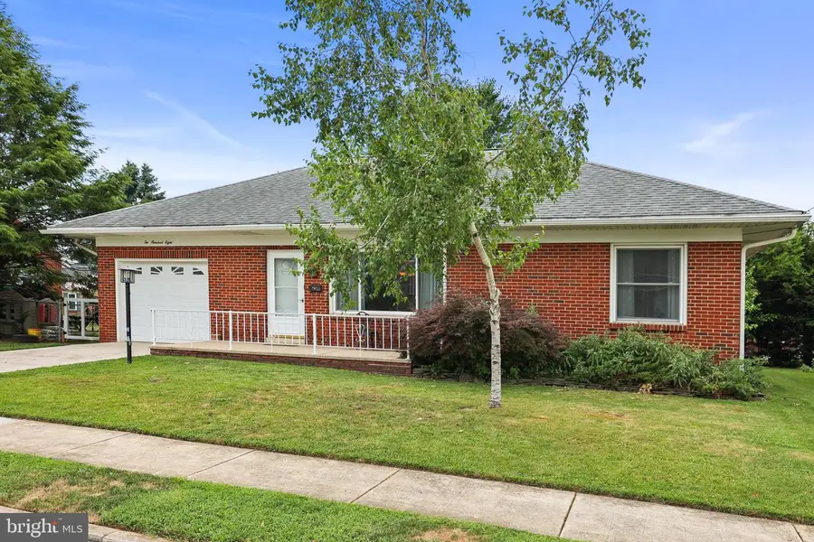 208 Willow St, Hanover, PA 17331 - #3