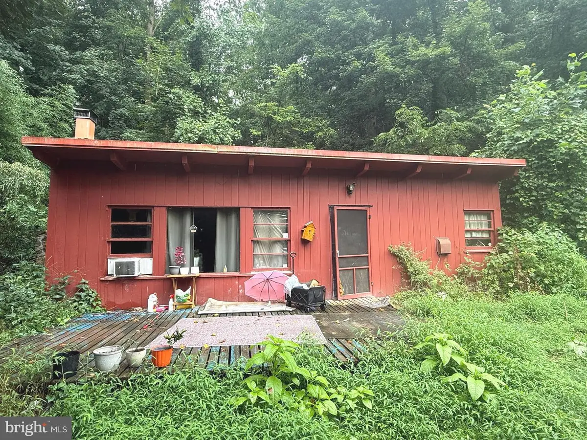 860 Conewago Ave, Manchester, PA 17345 - #1