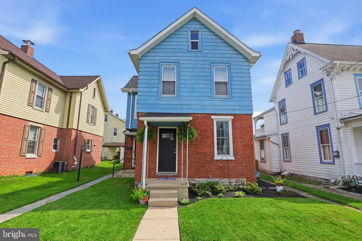 403 Walnut St, Wrightsville, PA 17368 - #1