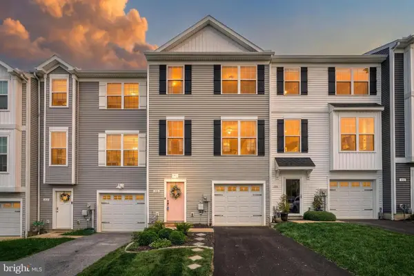 210 Hudson Blvd, RED LION, PA 17356