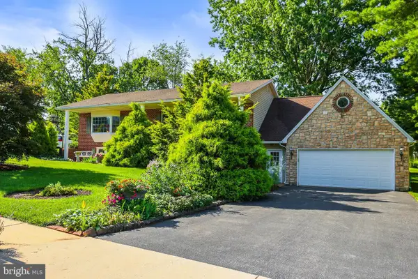 4149 Robinhood Dr, YORK, PA 17408