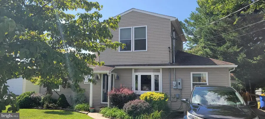 416 Fairview Dr, Hanover, PA 17331 - #2