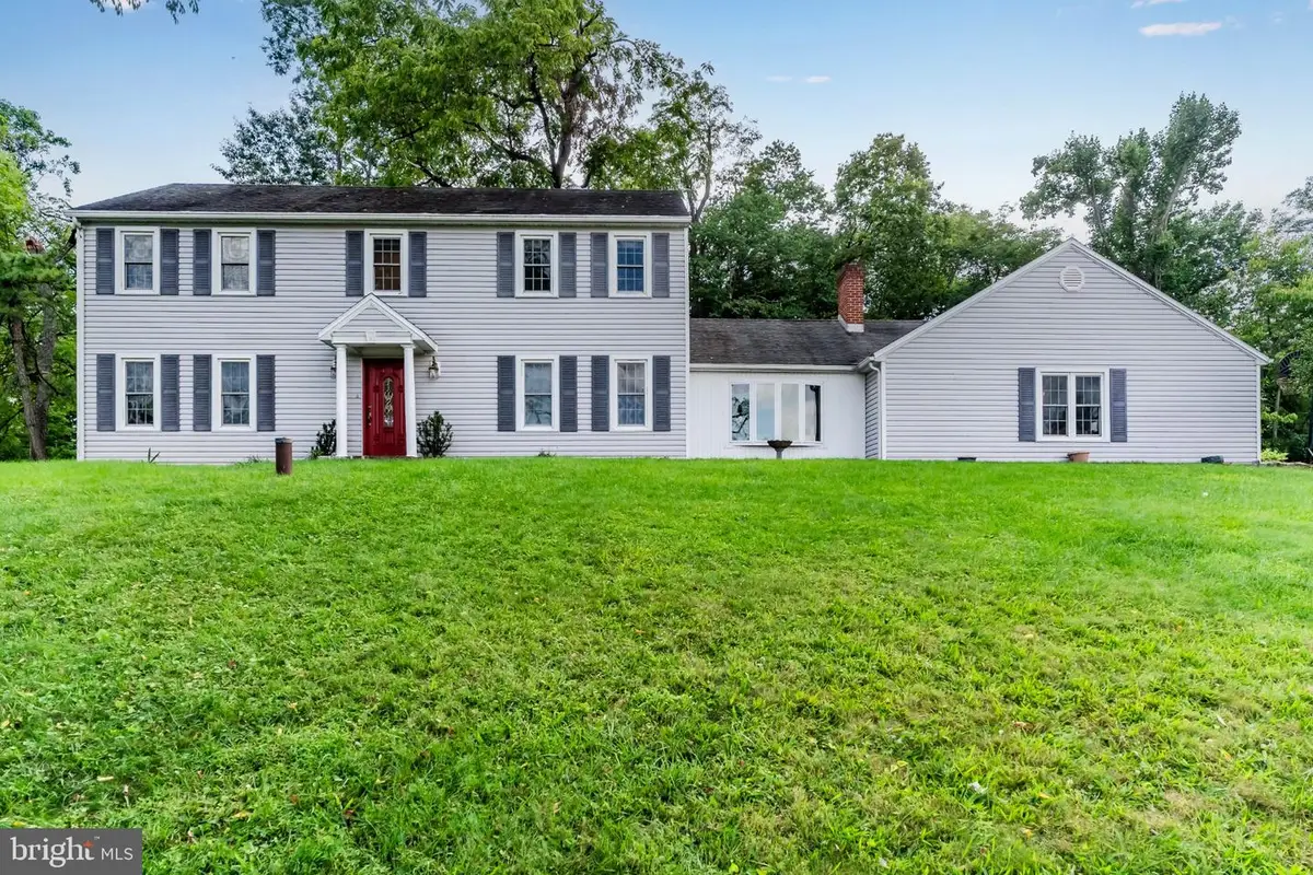 8 Holly Dr, New Cumberland, PA 17070 - #1